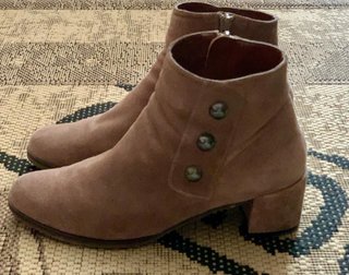 Botines marrones con botones