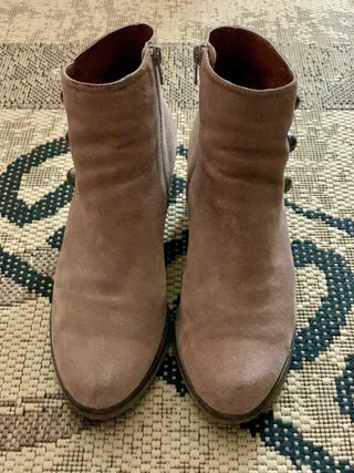 Botines marrones con botones