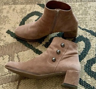 Botines marrones con botones
