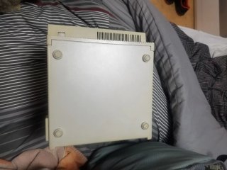 Macintosh SE de Apple Inc., década de 1980.  Bol
