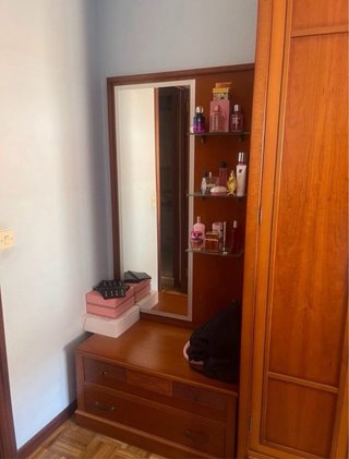 Habitación de madera completa