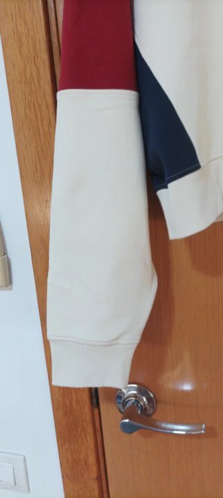 Sudadera  Beige y Rojo