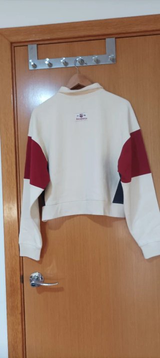 Sudadera  Beige y Rojo