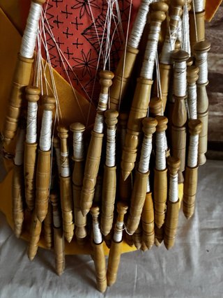 Encaje de bolillos de madera 58