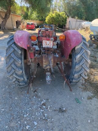 Tractor rojo