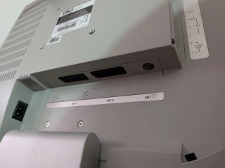 Televisor OKI con mando a distancia