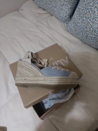 Zapatillas esparto cuña beige y azul