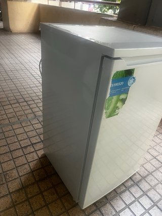 Frigorífico Beko 90L con congelador
