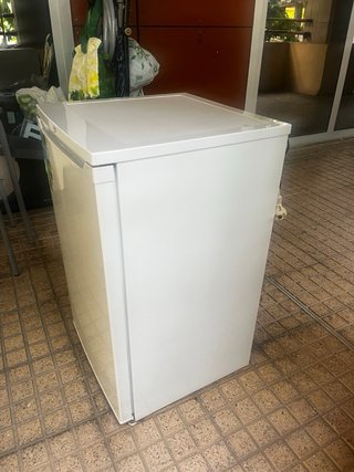 Frigorífico Beko 90L con congelador