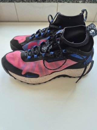 Zapatillas Nike ACG Montaña Negro/Rosa