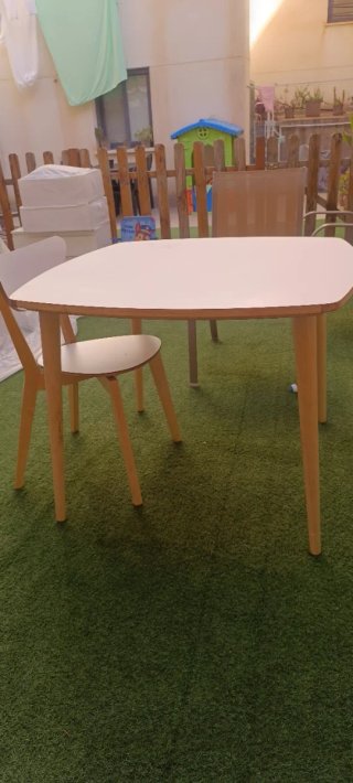Mesa de salón cuadrada madera y blanco 85x85