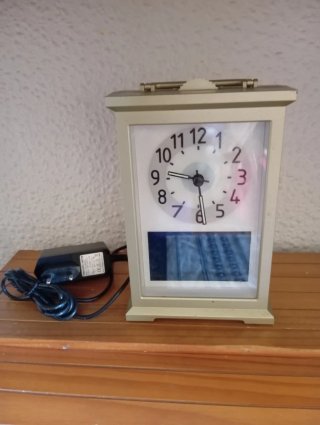Reloj de sobremesa con luz