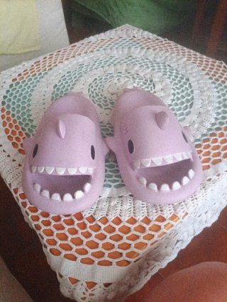 Chanclas de tiburón para niña  N 32