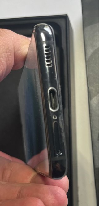 In vendita cellulare Samsung, modello Galaxy S21 5G