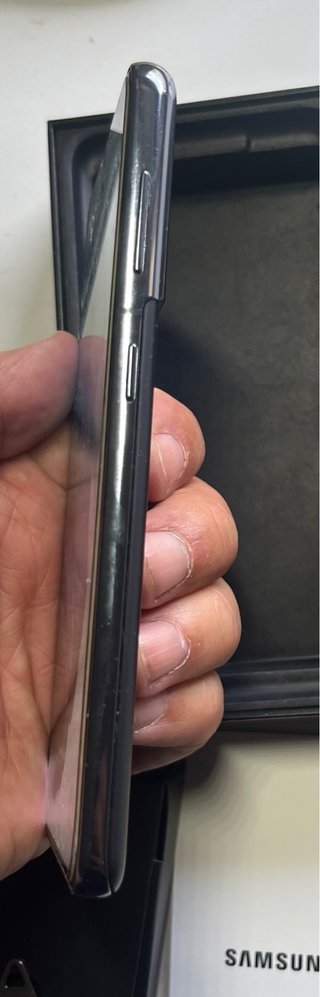In vendita cellulare Samsung, modello Galaxy S21 5G