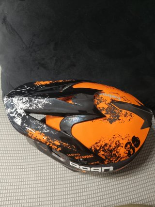 Casco moto campo  naranja y traje y proteccion