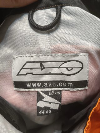 Casco moto campo  naranja y traje y proteccion