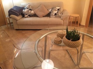 Mesa cristal descatalogada y 4 sillas tobias ikea