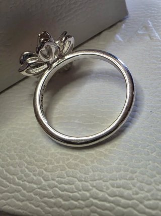 Anillo  flor loto Giratorio