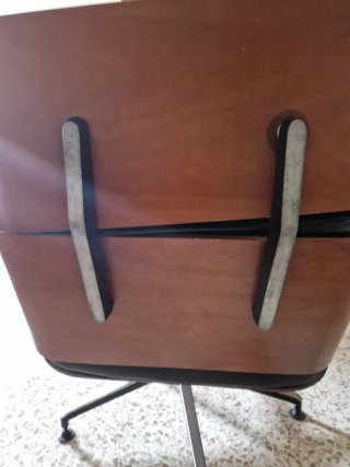 Sillón Eames Negro con Reposapiés
