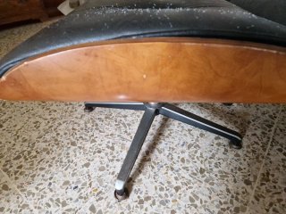 Sillón Eames Negro con Reposapiés