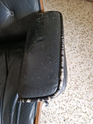 Sillón Eames Negro con Reposapiés