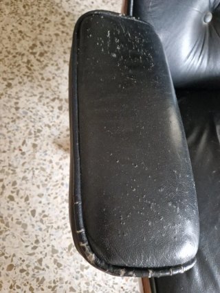 Sillón Eames Negro con Reposapiés