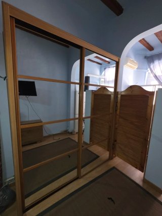 Armario puertas correderas espejo madera
