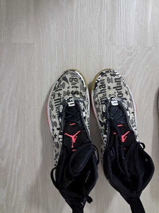 Zapatillas Jordan con diseño moderno.