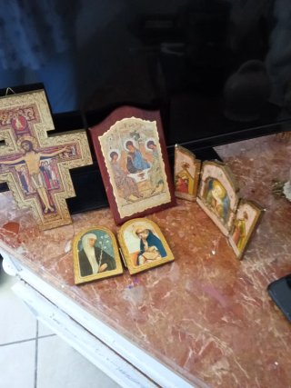 Croce in legno con icone