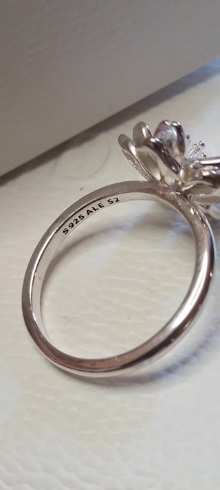 Anillo flor de loto