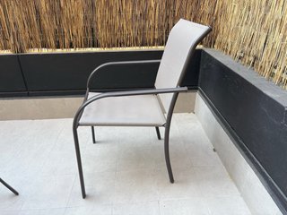 Mesa de jardín cristal y metal y 4 sillas