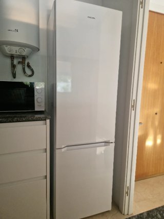 Mesa y 4 Sillas Comedor Diseño Moderno