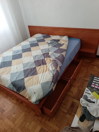 Muebles de madera y cristal
