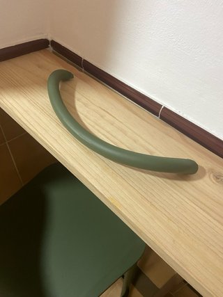 Taburete alto verde de plástico