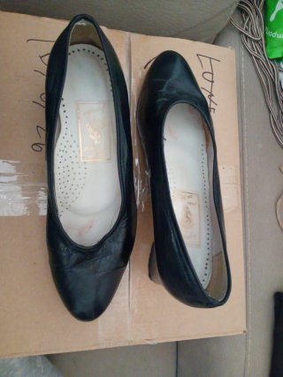 Zapatos de tacón negros para mujer