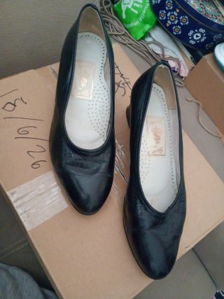 Zapatos de tacón negros para mujer