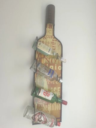 Botellero de pared metálico