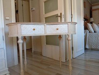 Mesitas de noche de bambú y madera