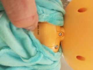Muñeco Cry Babies con traje de delfín
