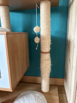 Rascador para gatos de madera y sisal