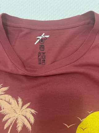 Pack 2 Camisetas talla M. Nuevas. 5€ cada una