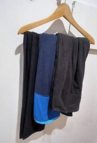 Lote Ropa Negra y Gris Talla 54 aprxm