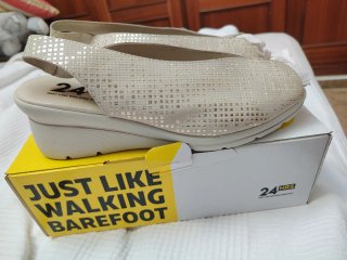 Sandalias 24 HORAS Beige y Dorado