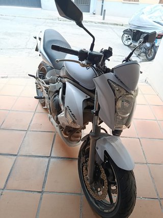 Kawasaki ER-6n Blanca
