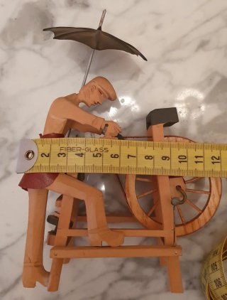 Figura artesanal de madera