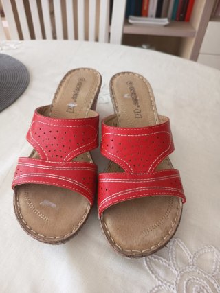 Sandalias cuña mujer piel