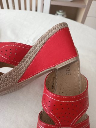 Sandalias cuña mujer piel