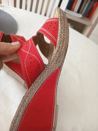 Sandalias cuña mujer piel