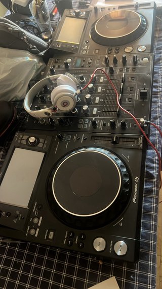 2x Pioneer DJ XDJ-1000MK2 + DJM-750MK2